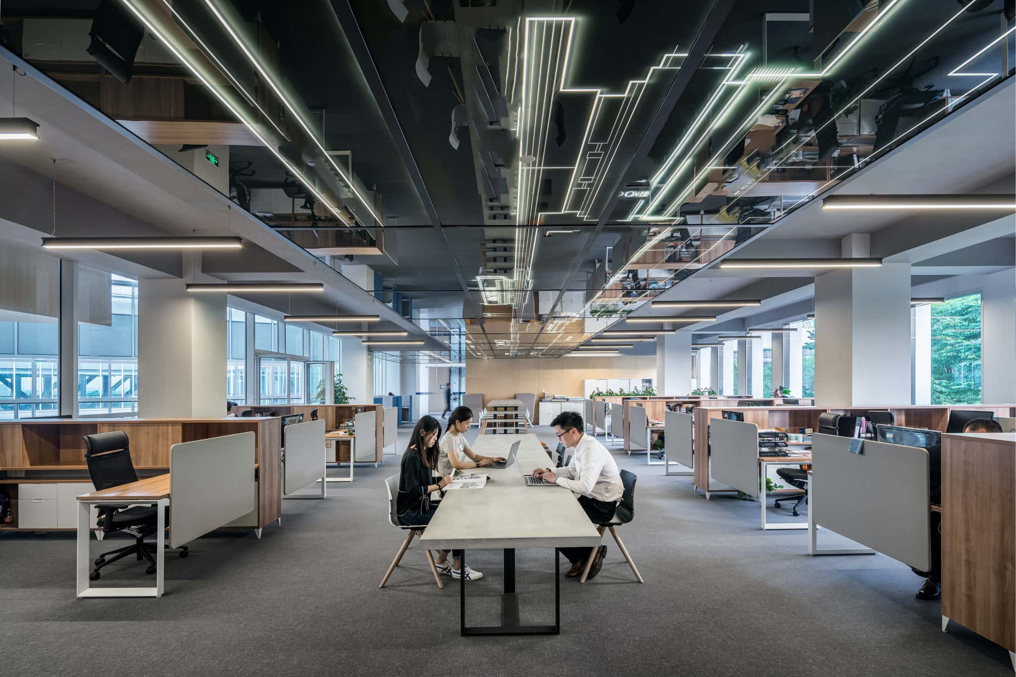 Transformation radicale d’un ancien entrepôt en des bureaux ultra-modernes