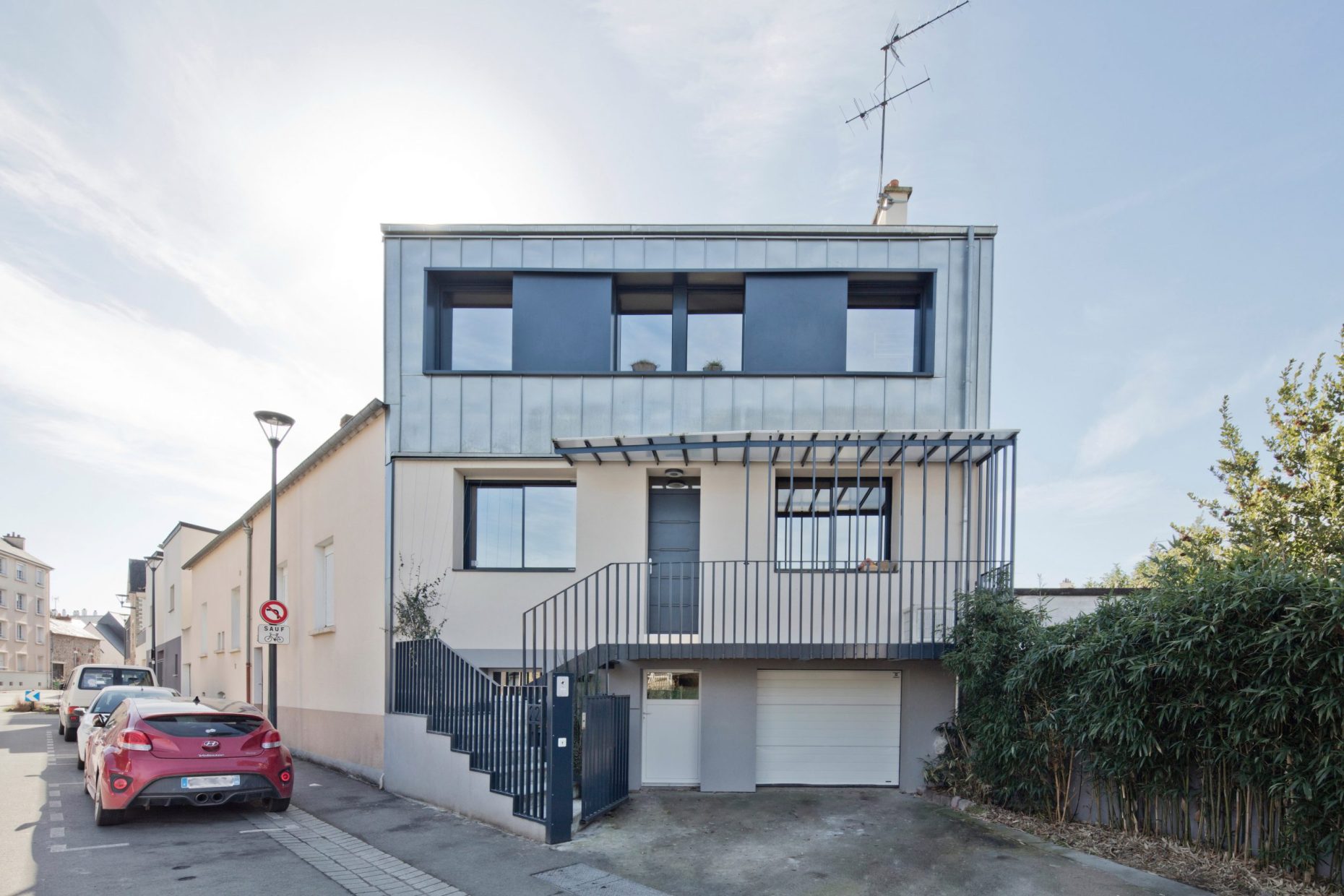 Réhausse de toiture en zinc par un architecte